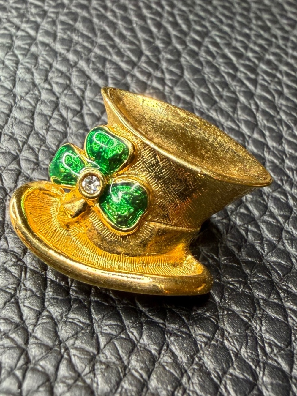 Vintage Avon Gold Tone Leprechaun Hat Pin w/Green Enameled Shamrock & Crystal 1" - Picture 2 of 9